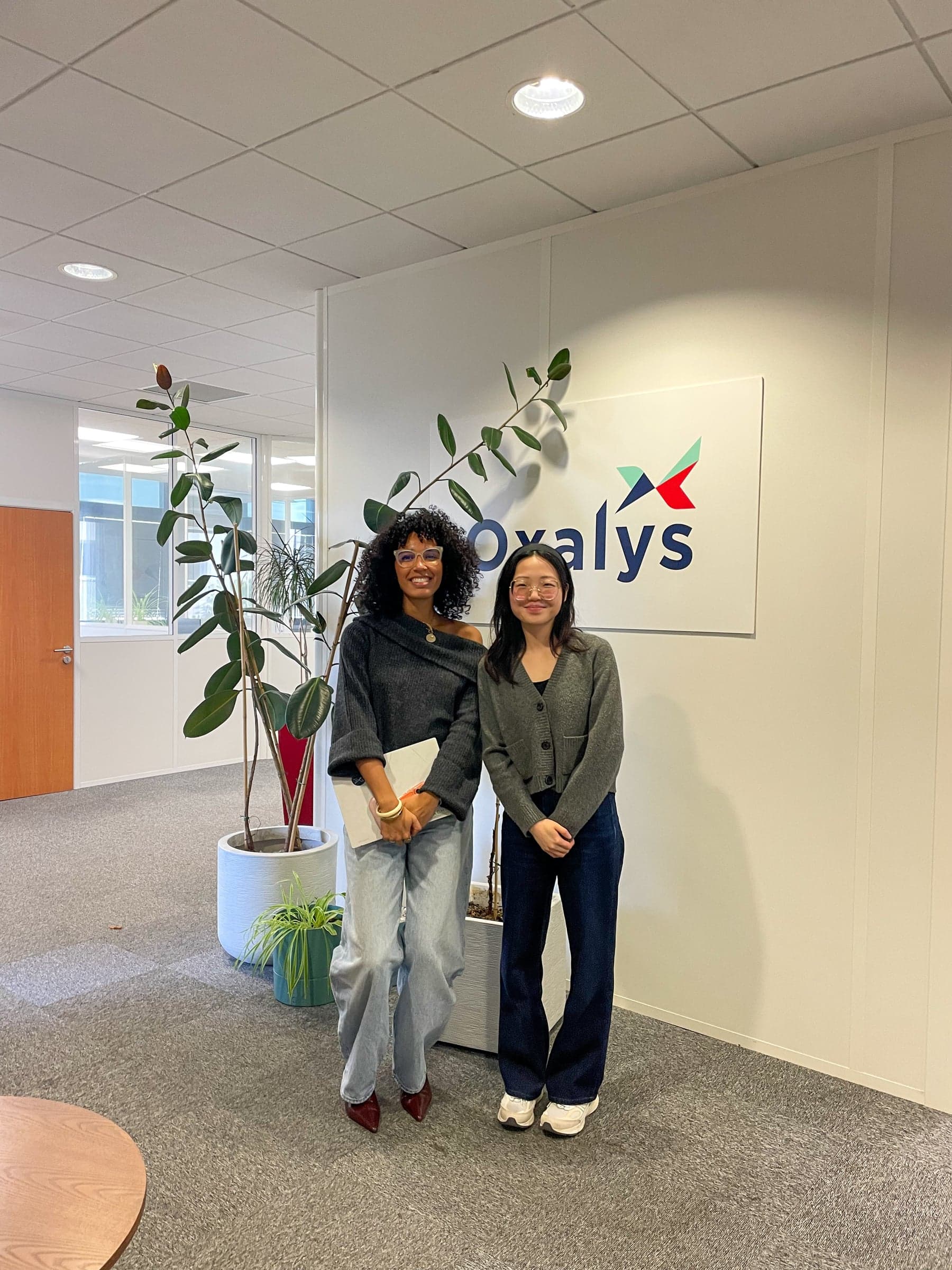 Diane, étudiante propulsée, et Jessica, sa mentore, lors d’une rencontre chez Oxalys.